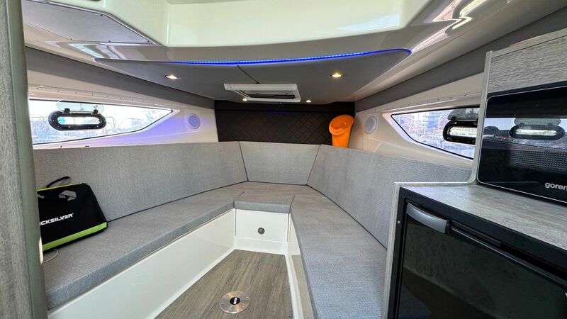 QUICKSILVER 875 SUNDECK 